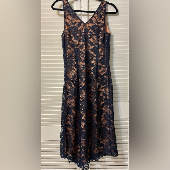 Tristan & Iseut Lace Dress - Picture 2 of 7